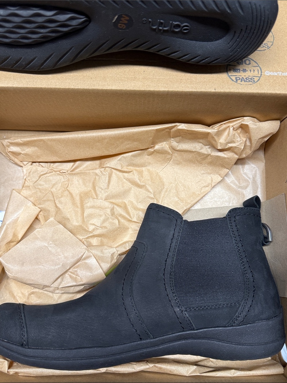 Earth FAINE Black Chelsea Slip-On Ankle Boot SZ 9W